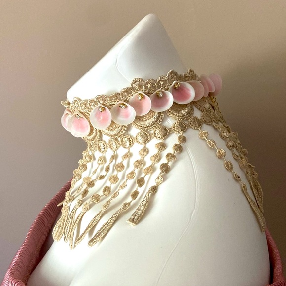 Handmade Women’s Tan Lace Boho Mermaid Seashell Choker - Picture 3 of 5